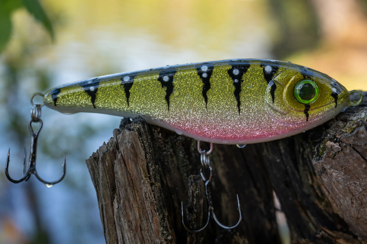 Strike Pro Buster Jerk 15 cm jerkki Monkey Lure Factory erikoisvärit - Happy Angler