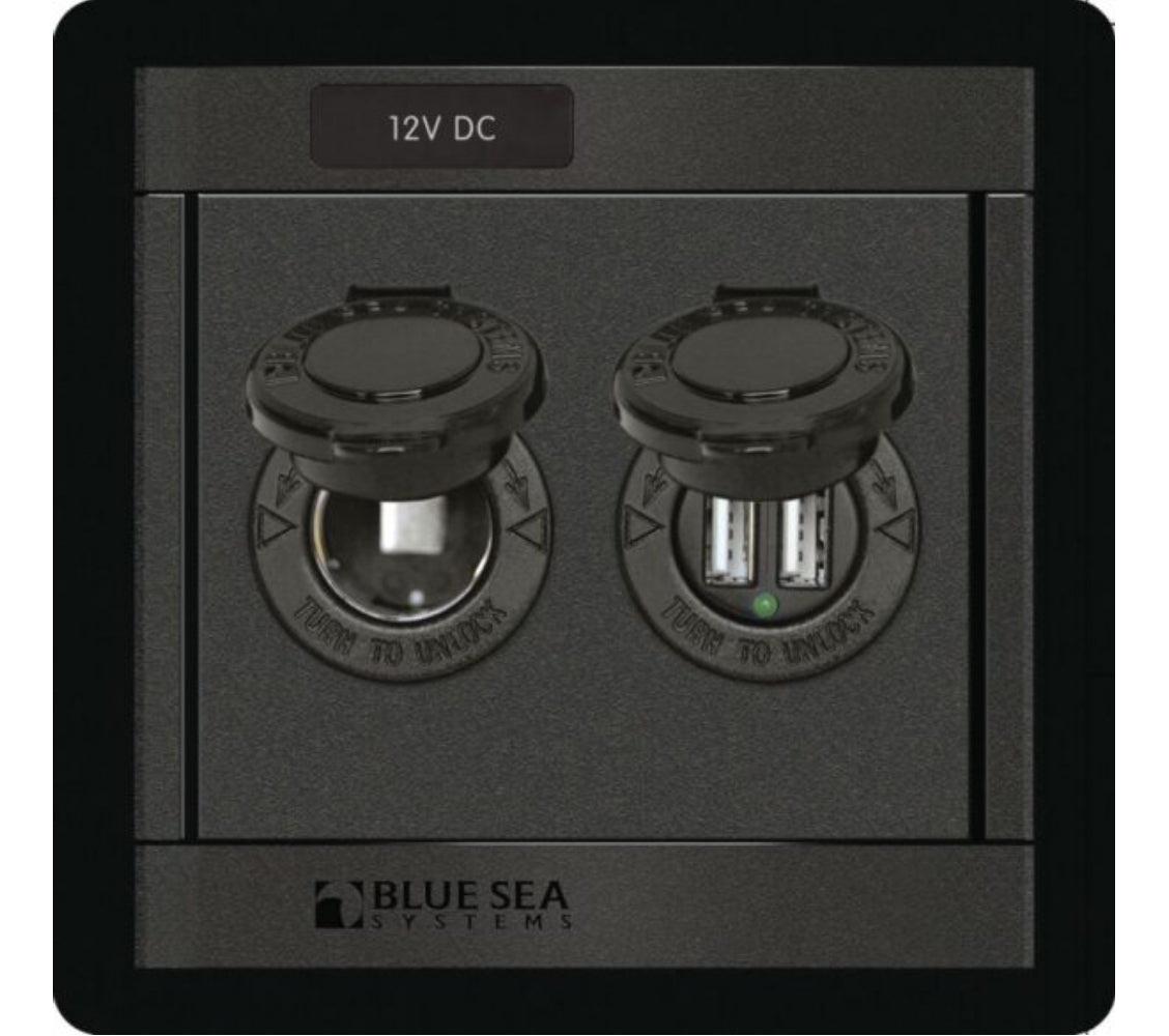 Blue Sea 360 paneeli 12V pistorasia + 2 x USB-A
