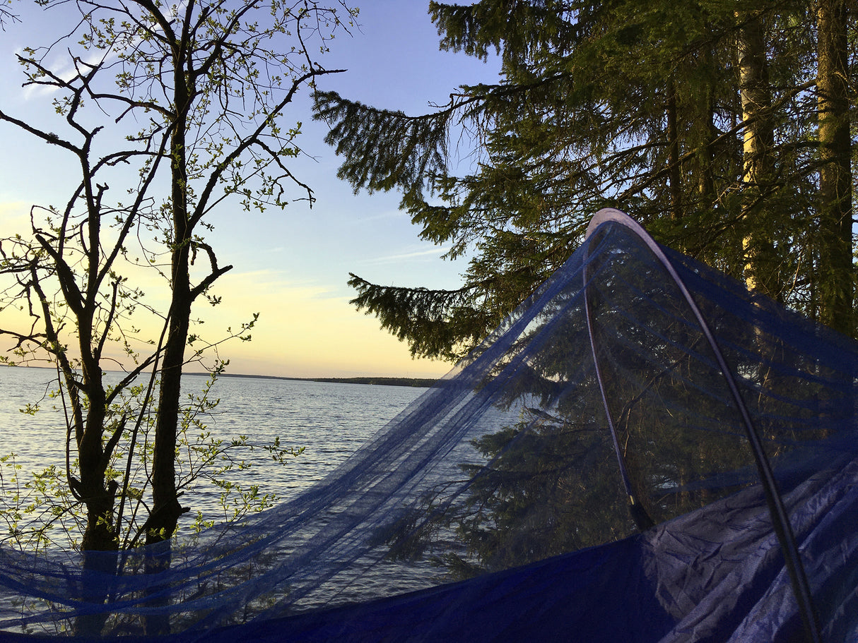 Retki riippumatto hyttysverkolla kotelomalli