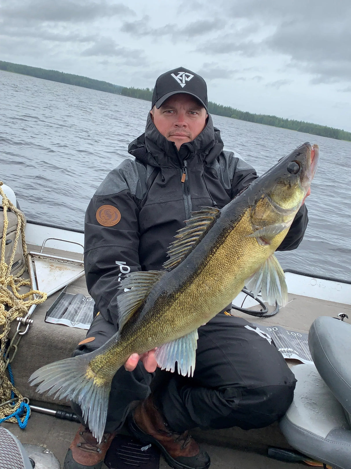 Team K.P Baits Överi Pro jigilajitelma 195 kpl + vieherasia 2kpl + mittatarra - Happy Angler