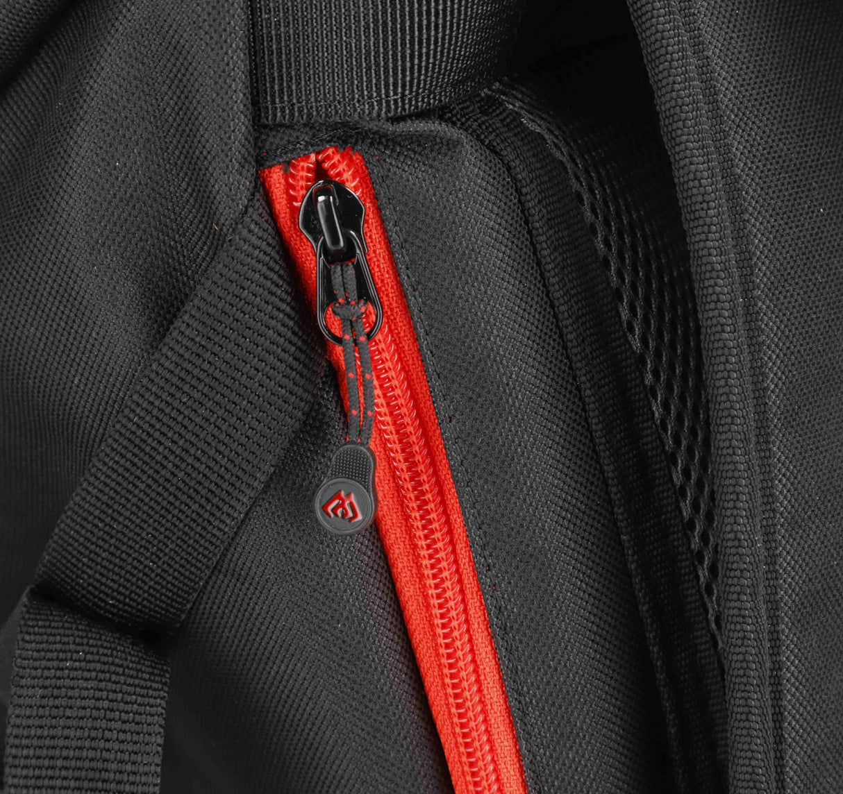 Mikado MFT Daypack 30 L reppu - Happy Angler