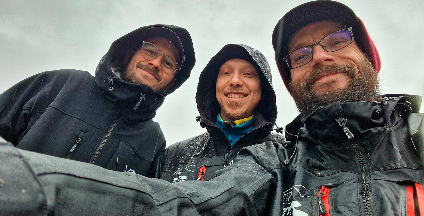 Pysy lämpimänä ja kuivana: Syksyn kalastusvaatteet - Happy Angler