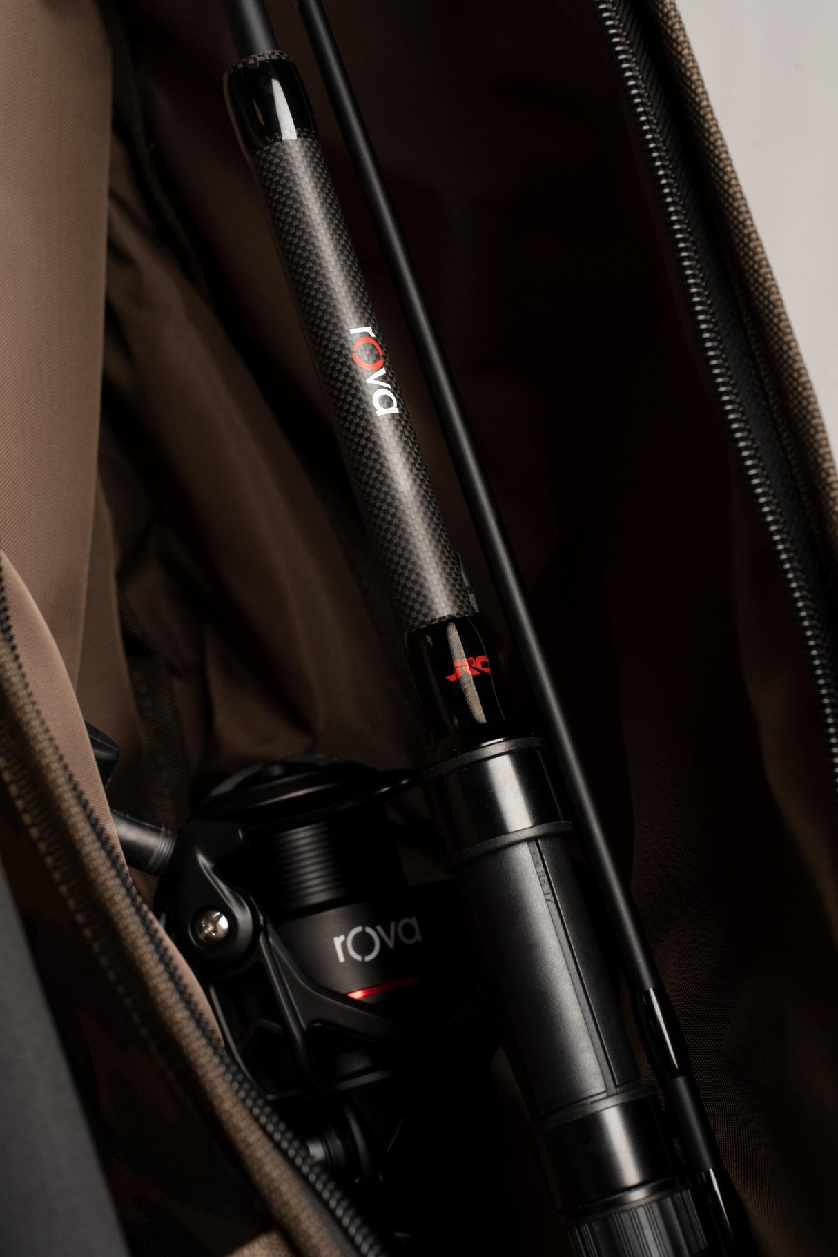 JRC Rova avokelasetti