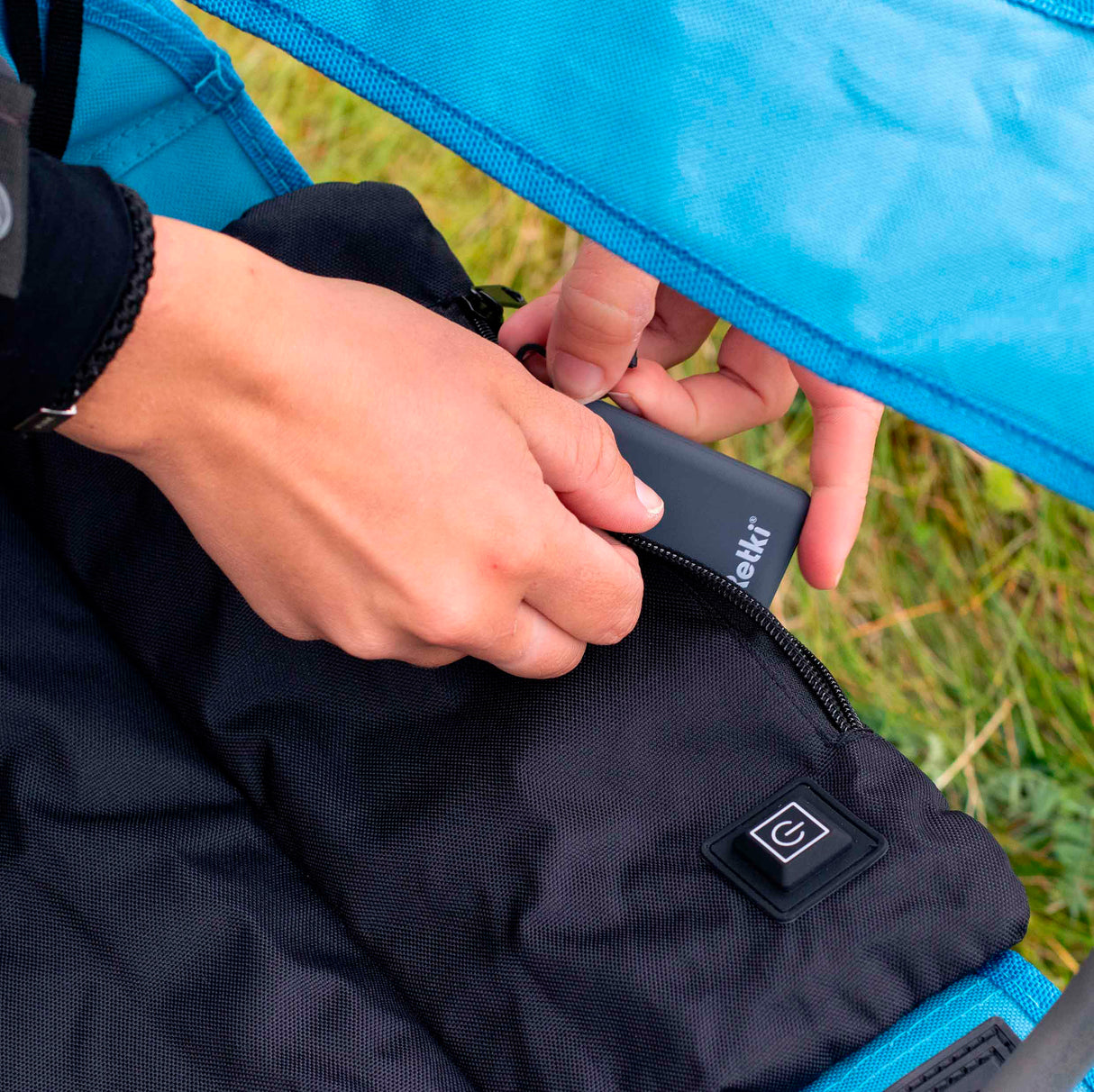 Retki lämmitettävä istuinalusta USB