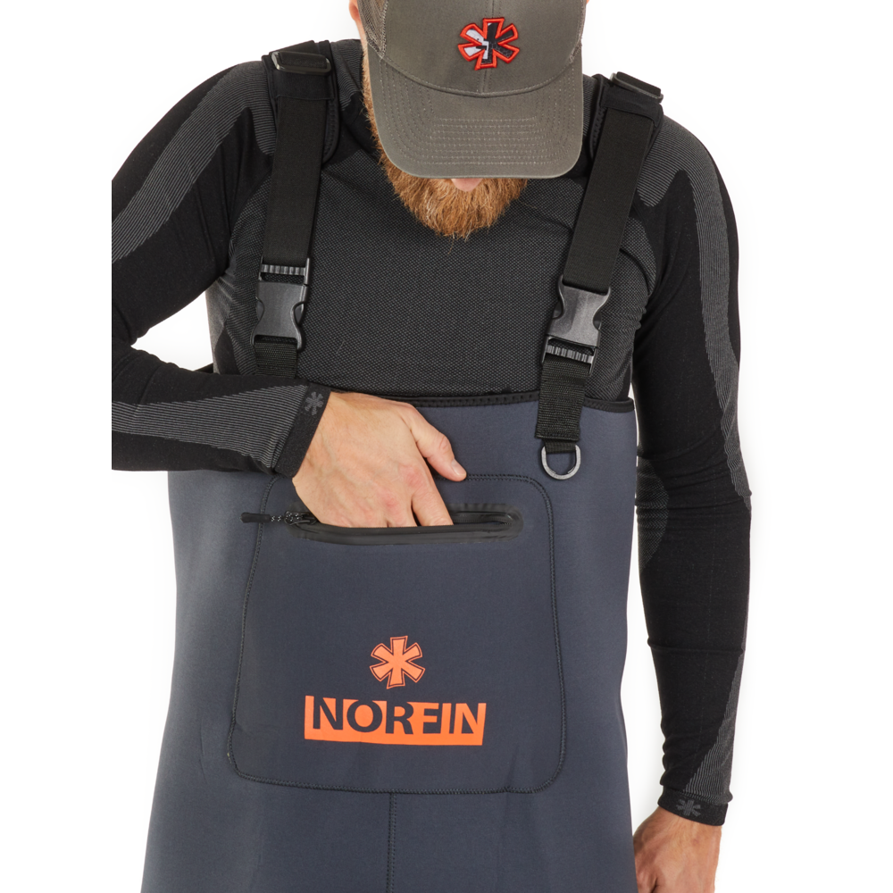 Norfin Shadow Neoprene kahluuhousut saappailla